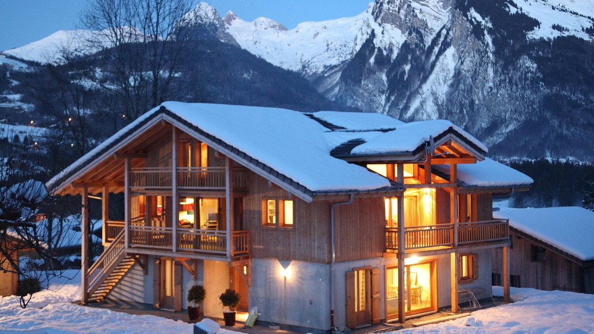 Morillon Ski Chalet | "Luxury Alpine Chalet with Hot Tub, Pool, Sauna & Stunning Mountain Views"