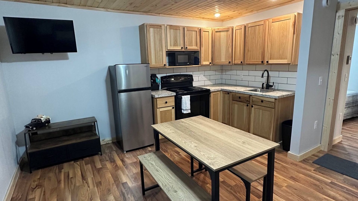 Mauston House | Luxury and Comfort meet in this modern 1- Bedroom house!