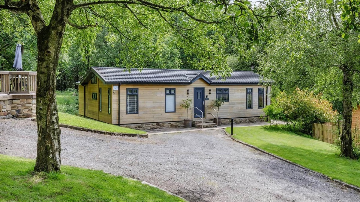 Charlesworth Ski Chalet | Luxury and contemporary styled lodge.