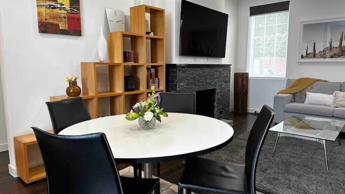 Kew Apartment | Luxury and grandeur with private courtyard