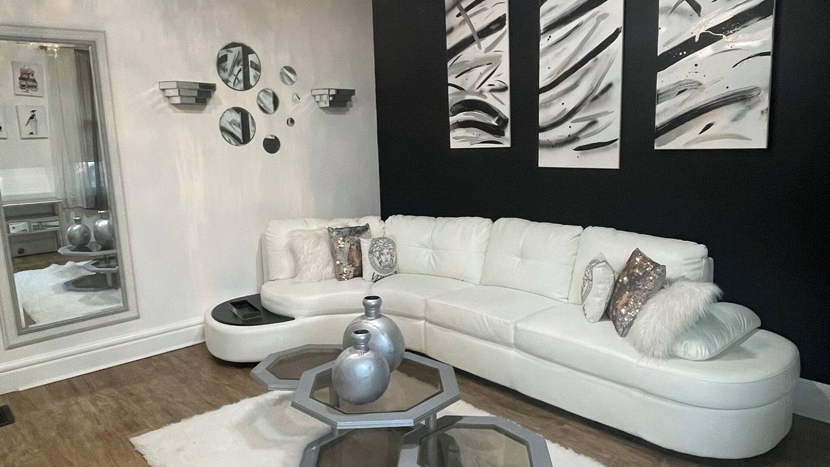 Spring Grove Village House | Luxury and Lavish Entire Home n