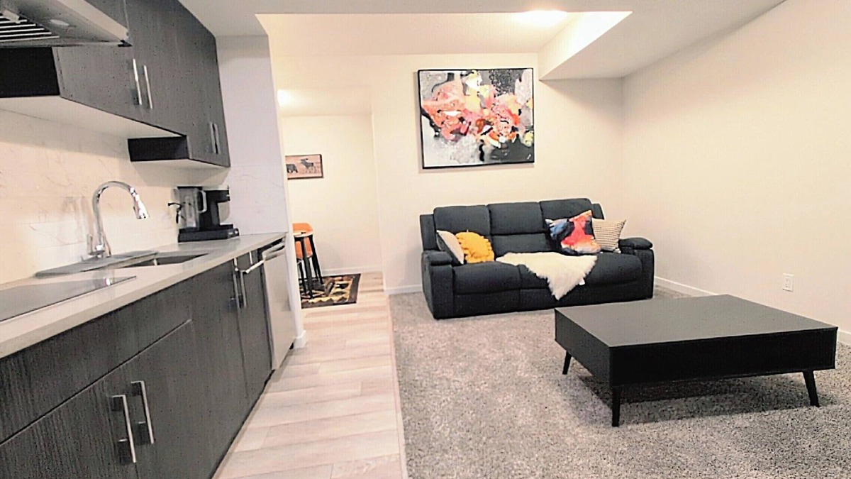 Airdrie Apartment | Luxury and Modern 2 bedroom suite