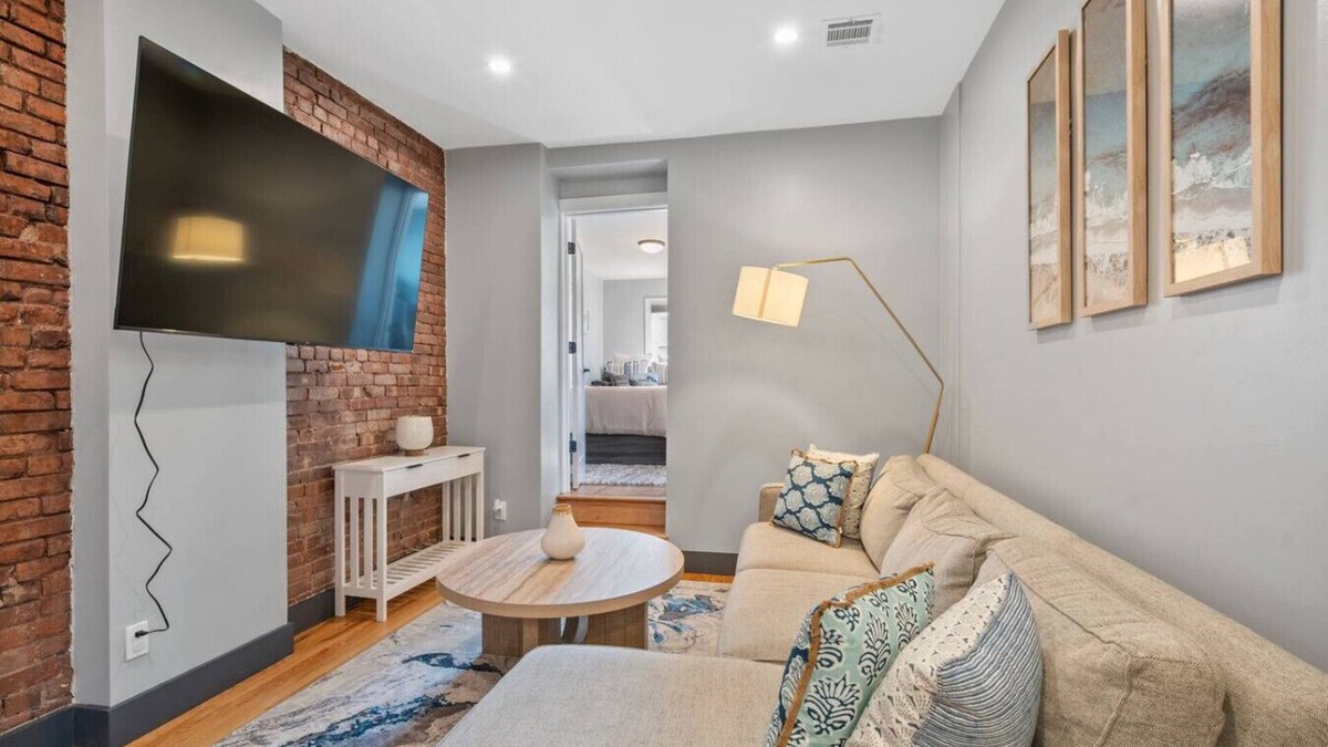 The Heights Apartment | Luxury and Modern Stay Near Hoboken+Skyline Patio