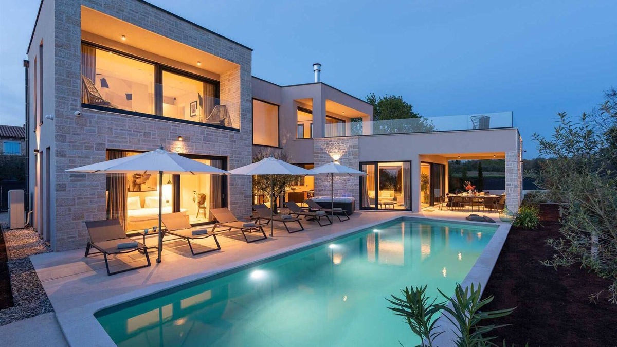 Vabriga Villa | Luxury and stylish 4 BD villa for up to 7 guests with heated pool and jacuzzi