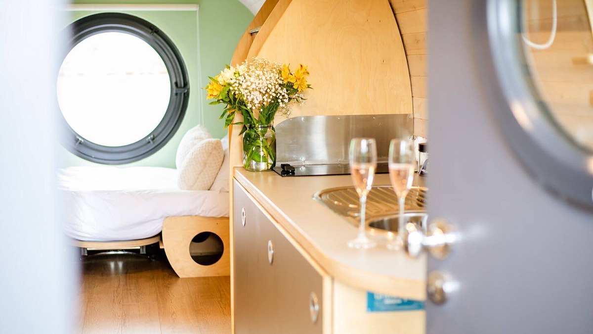 Alloa Cabin | Luxury Anthropod - Ben Cleugh with Private Decking & Hot Tub
