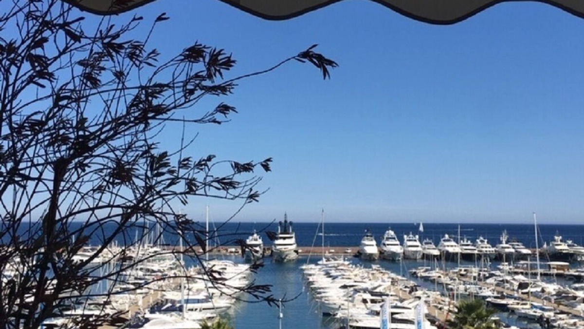 Mandelieu-la-Napoule Beach Apartment | Luxury apartment in front of the sea with exceptionnal view of Lerins islands