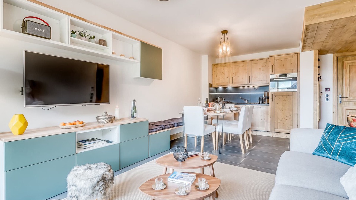 Les Boisses Apartment | Luxury Apartment 4* in Tignes - Ski-in/Ski-out, Pool & Spa Access, Hotel Services Included