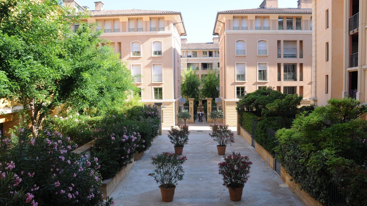 Mazarin Quarter Apartment | LUXURY APARTMENT CALM GARDEN COURSE MIRABEAU
