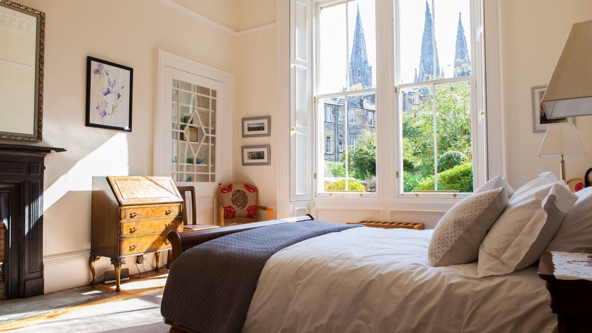 Haymarket Apartment | Luxury apartment, city center, Edinburgh