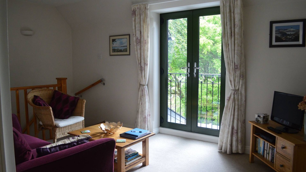 Bridport Apartment | Luxury Apartment close to shops, coast and stunning beaches. Far reaching views