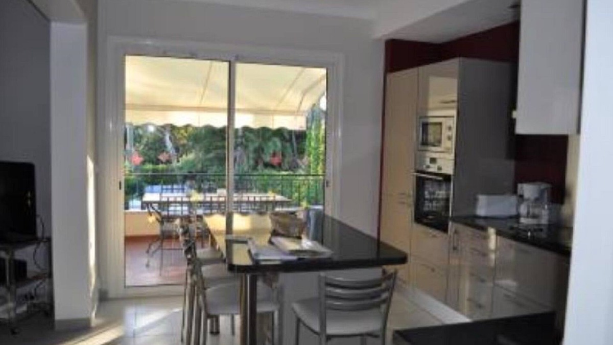 Boulouris-sur-Mer Villa | Luxury apartment 110m2 sleeps 6, terrace, pool, near beach