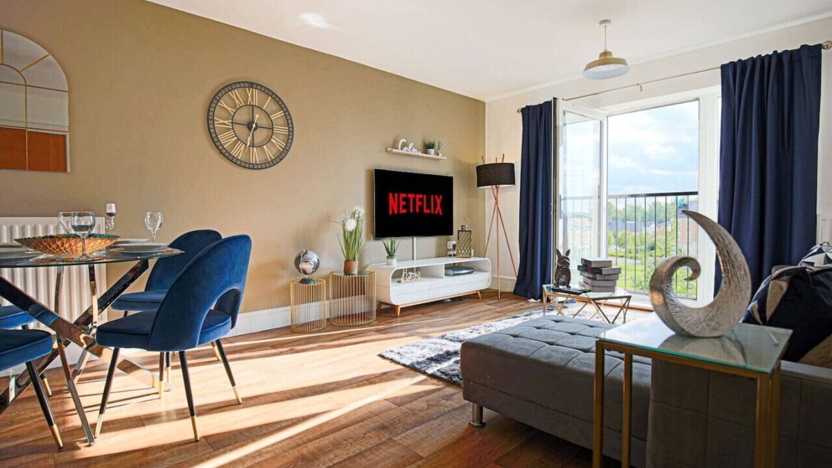 Milton Keynes Apartment | Luxury Apartment with Balcony, Parking & Fast Wifi