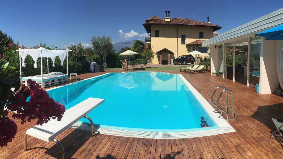 Valdengo Apartment | Luxury apartment in an old historic farmhouse on the top of a hill