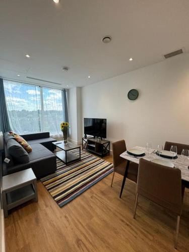 Hanger Hill Apartment | Luxury Apartment in London