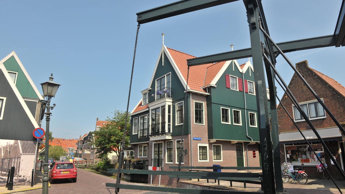 Volendam Apartment | Luxury apartment in the heart of the center of Volendam 30 meters from the harbor.