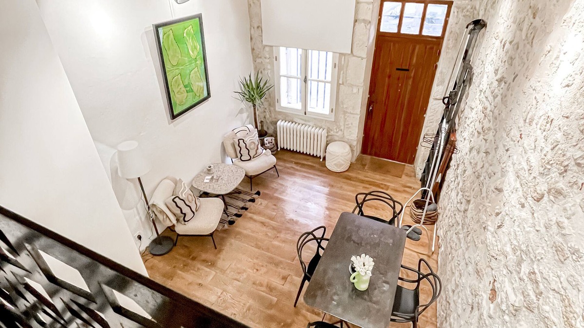 Arles Condo | Luxury Apartment in the centre with Commercial/Gallery adaptation if required.