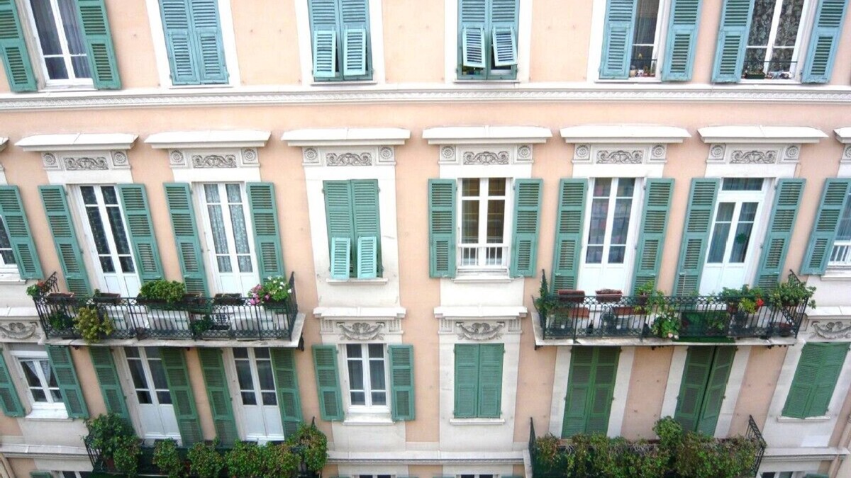 Carabacel Apartment | Luxury Apartment in the Heart of Nice (Sleeps up to 4) Aircon, Elevator