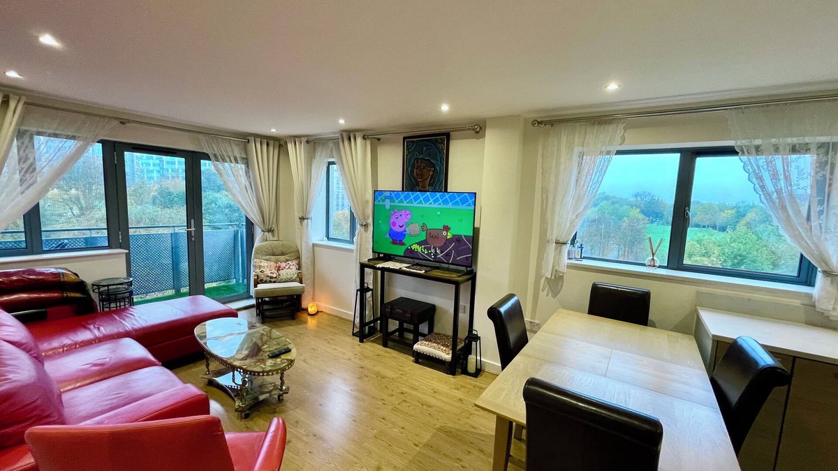 Hanger Hill Apartment | Luxury Apartment - Lake view - Chose to sleep under the sound of water falls.