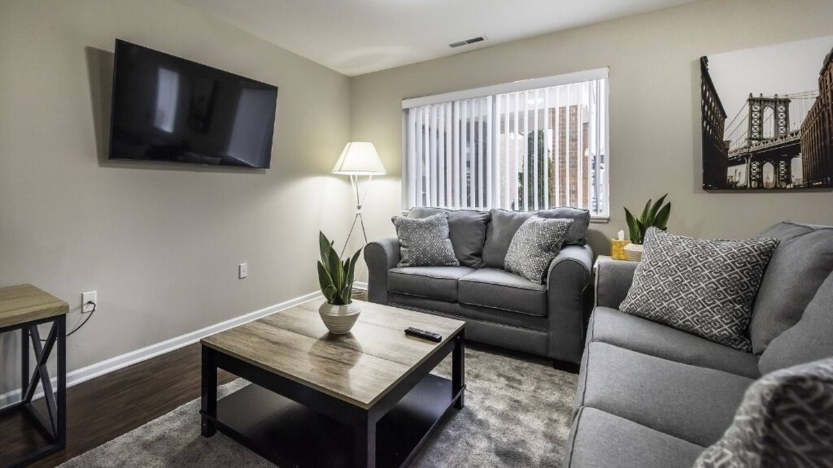 Bryant Pattengill West Apartment | Luxury Apartment minutes away from UofM's main campus!
