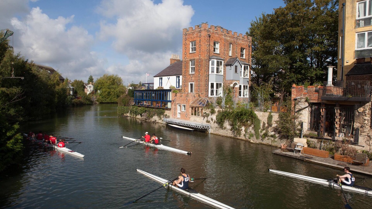 Oxford City Centre Apartment | Luxury apartment on an island in the River Thames in Oxford’s historic centre