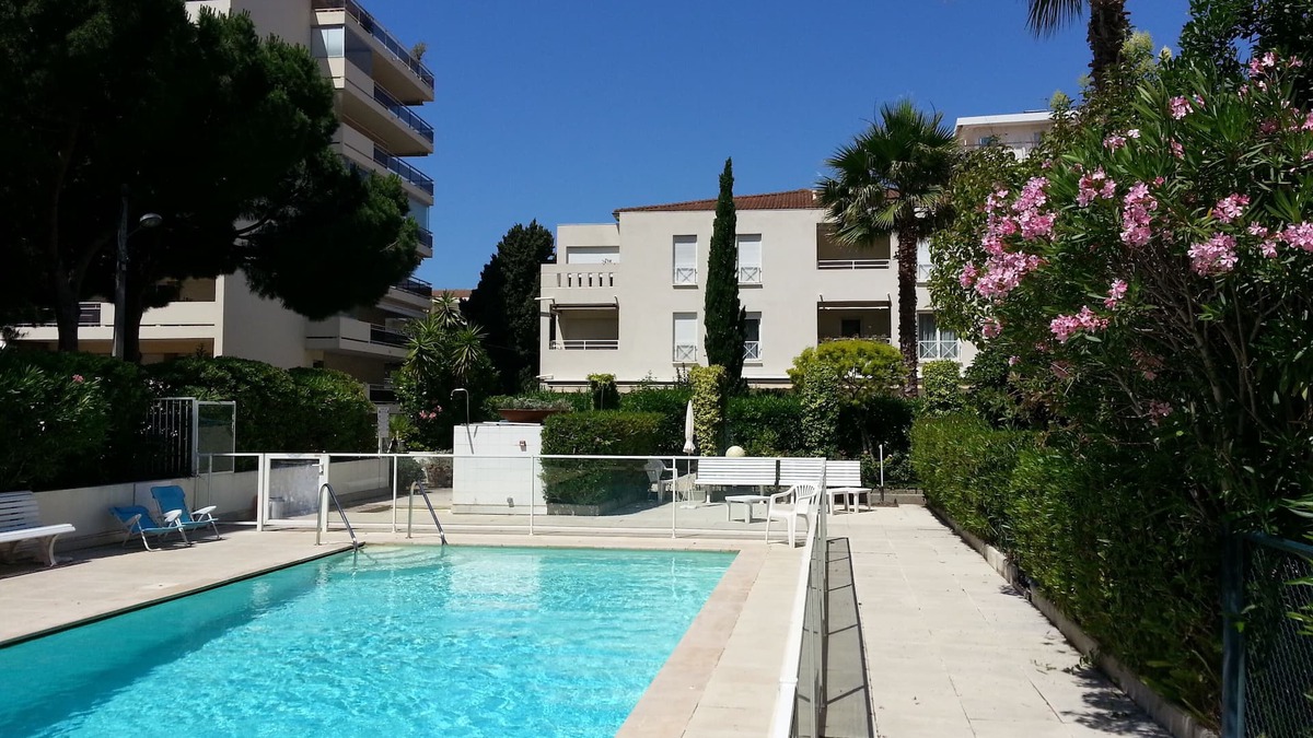 Cannes Apartment | Luxury apartment rental, with large terrace & garden, direct access to the pool