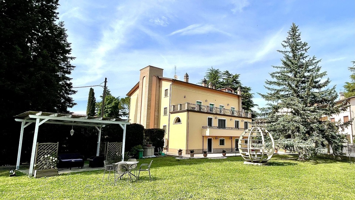 Ponte Valleceppi Apartment | Luxury Apartment, strategic location, about 5 minutes from the historic center.