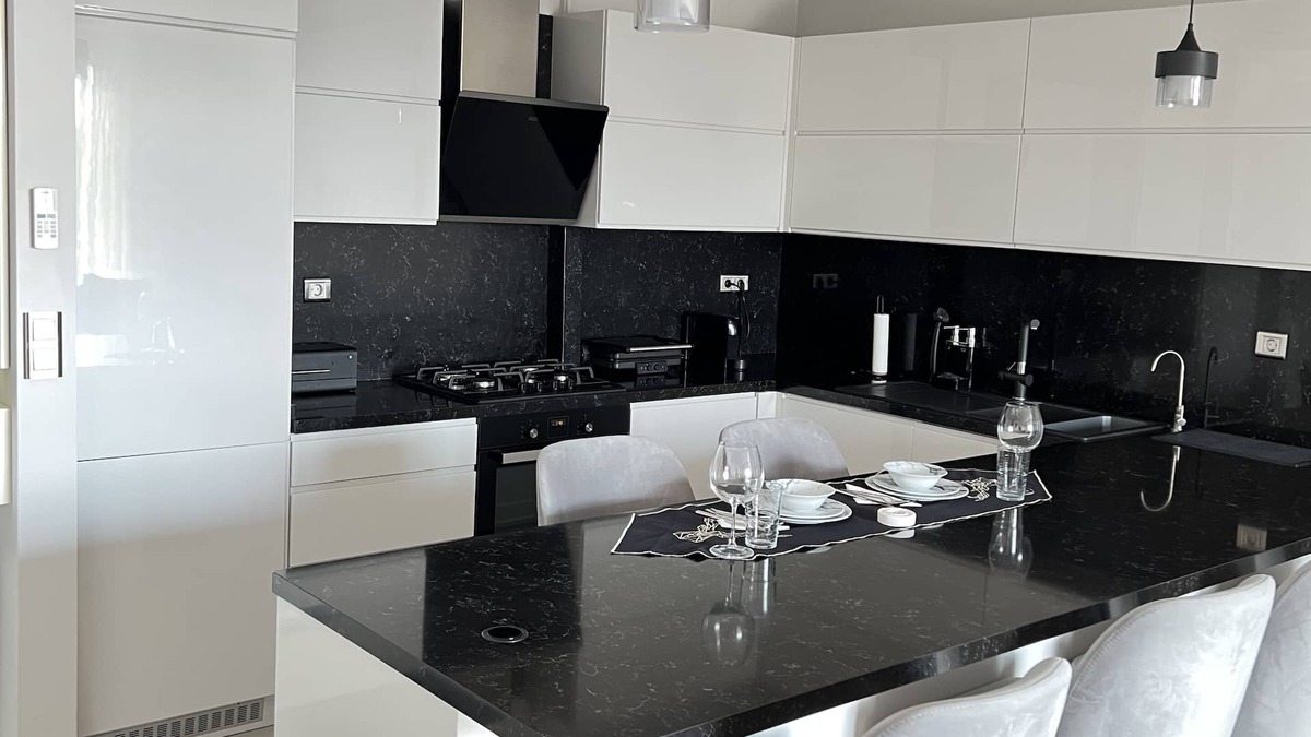 Umraniye Condo | Luxury Apartment w/ Pool, Subway & Shopping Mall