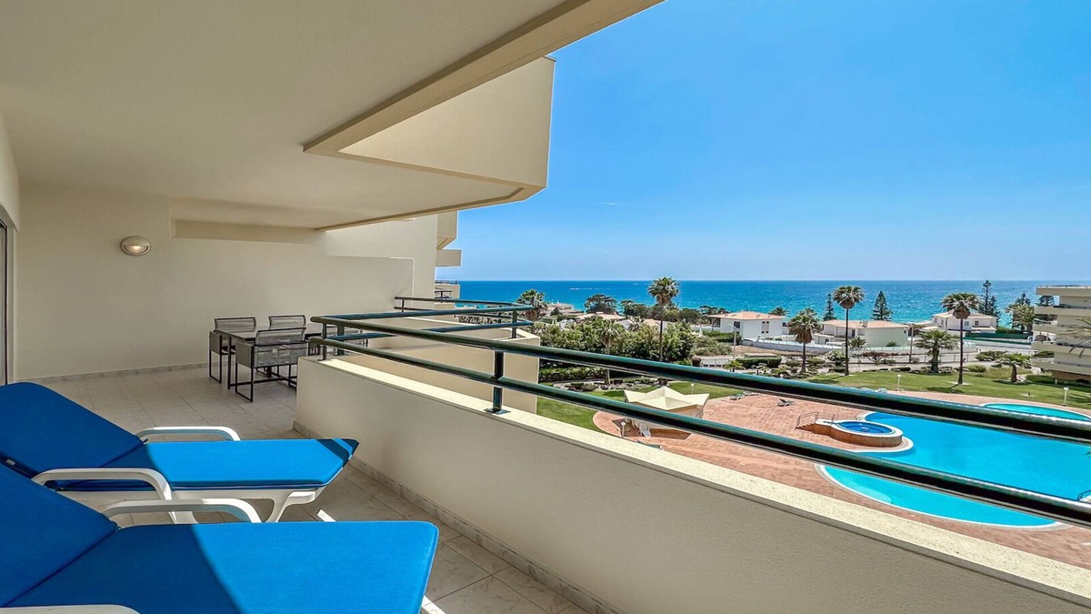 Gale Apartment | Luxury Apartment W/stunning Sea Views, Walk Beach