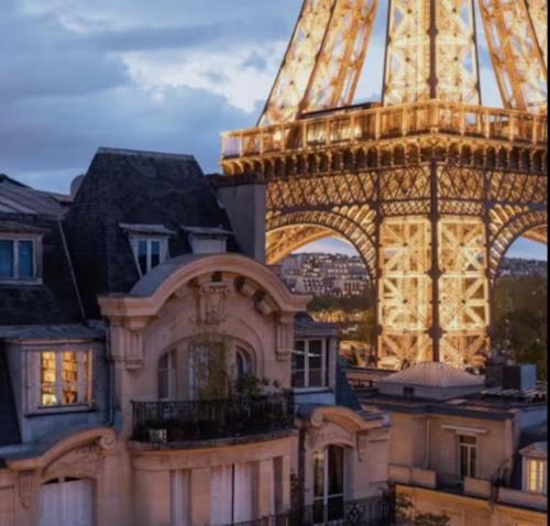 Quartier du Gros-Caillou Apartment | Luxury Apartment with a view of the Eiffel Tower