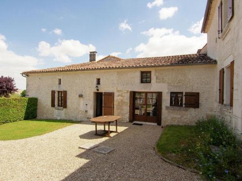 Saint-Preuil House | Luxury apartment with terrace, sauna, tennis, pool