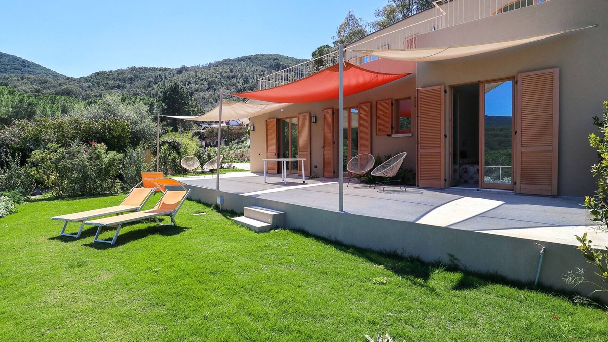 Procchio House | Luxury apartment with private access to the sea.