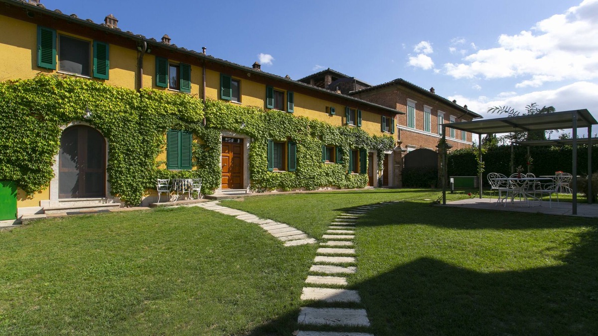 Siena House | Luxury apartment with pool: dolce vita at 15' on foot from the heart of Siena!