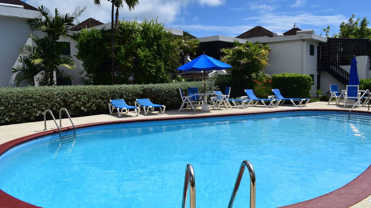 Worthing Apartment | Luxury apartment with views of 4th green and pool