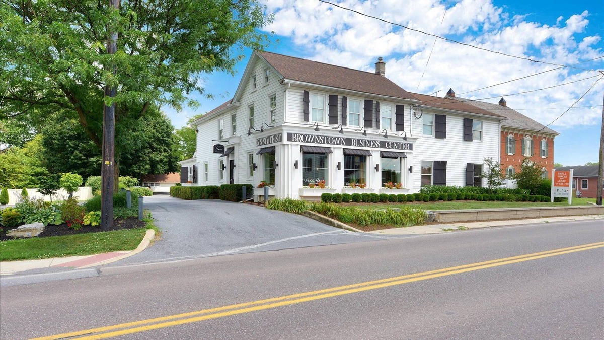 Ephrata Apartment | Luxury Apartments at Brownstown Unit 6: A Cozy & Inviting 1 Bedroom+Office Suite