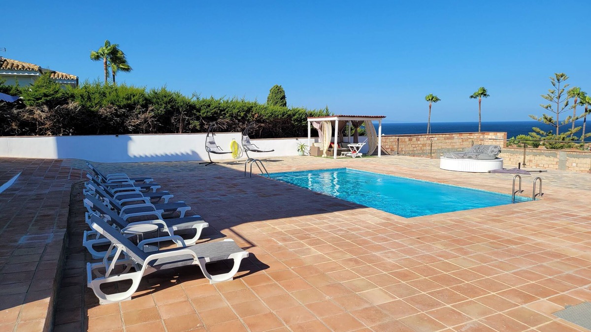 Puerto de la Duquesa Apartment | luxury apartments sea views with pool