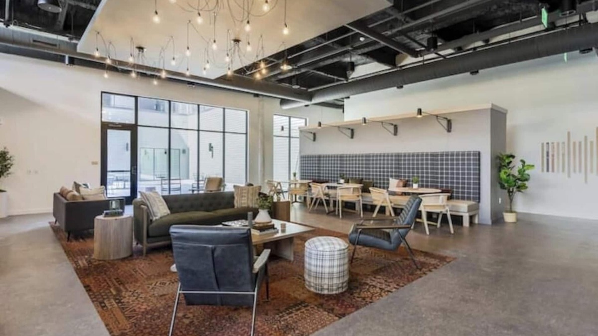 East Liberty Apartment | Luxury apt+Gym+ EV+ Parking+Near Pitt UNI UPMC