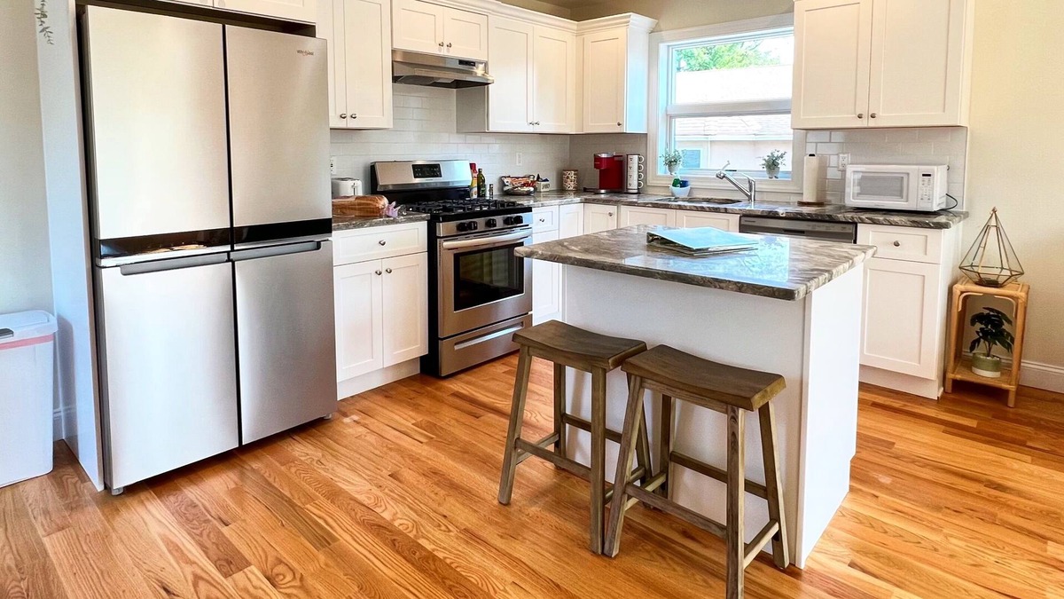 Pleasant Plains Apartment | Luxury Apt in NYC | Free Parking | Near Train & NJ