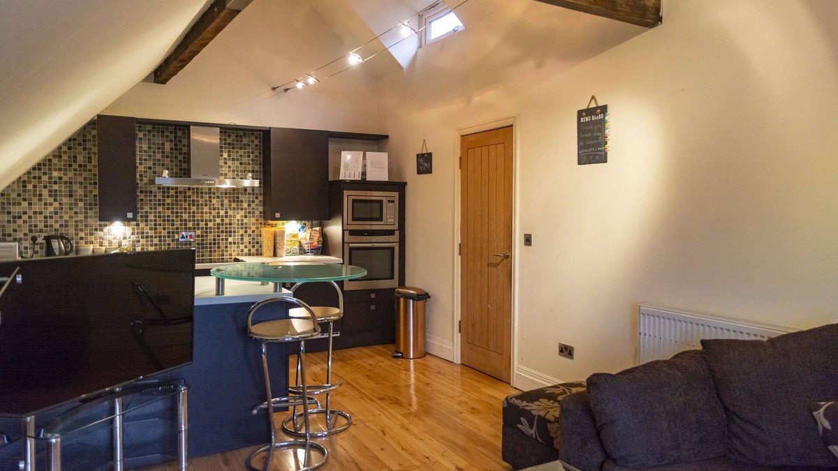 Whitefield Apartment | Luxury Apt No. 2 - One Bed Apartment (Sleeps 4)