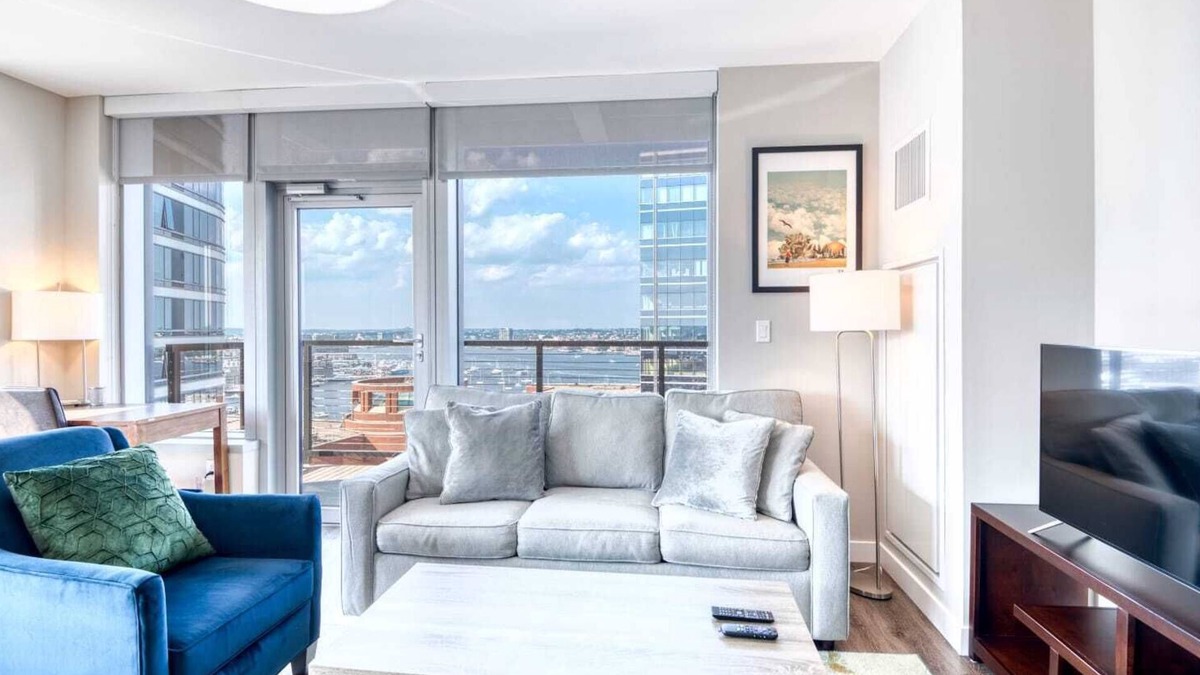 Seaport District Apartment | Luxury Apt with Gym In Seaport
