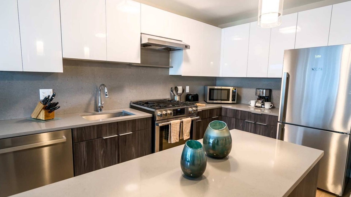 Downtown Apartment | Luxury Apt with Pool and Gym