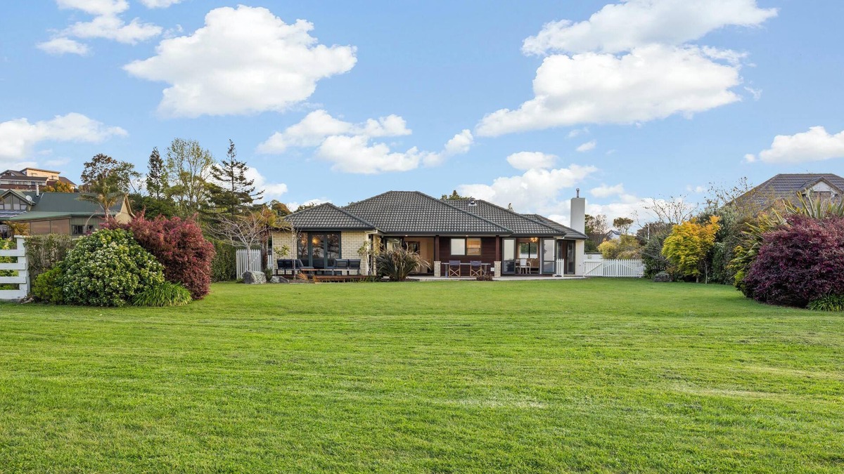Kawaha Point House | LUXURY AT GEMINI PLACE ON LAKE ROTORUA