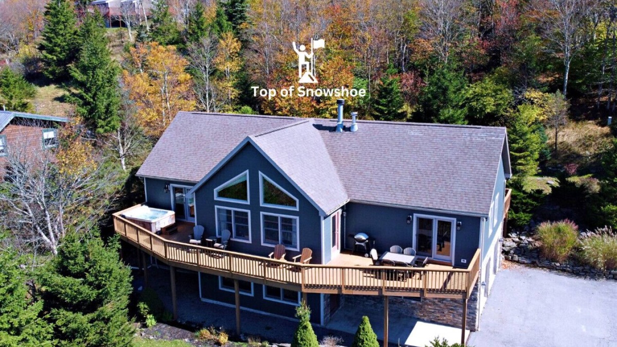 Snowshoe Cabin | Luxury at Snowshoe | Jacuzzi Mountain Views + Arcade