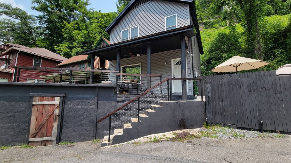 Welch House | Luxury ATV lodging with beautiful view, sleeps 11.