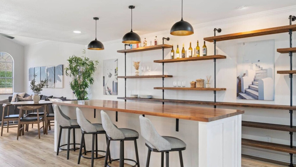 University Hills and Windsor Park House | Luxury Austin Getaway: Pool, Games & Fun for 12!