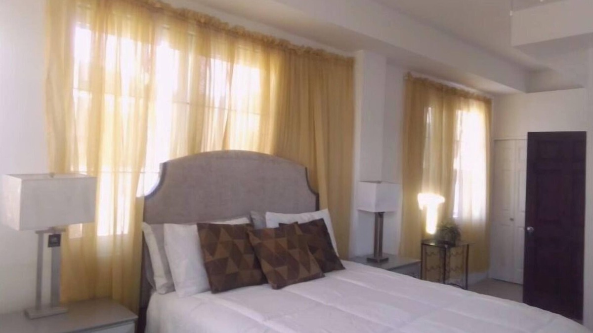 Barbican Apartment | Luxury awaits. This three bed room unit is located in the upscale neighborhood