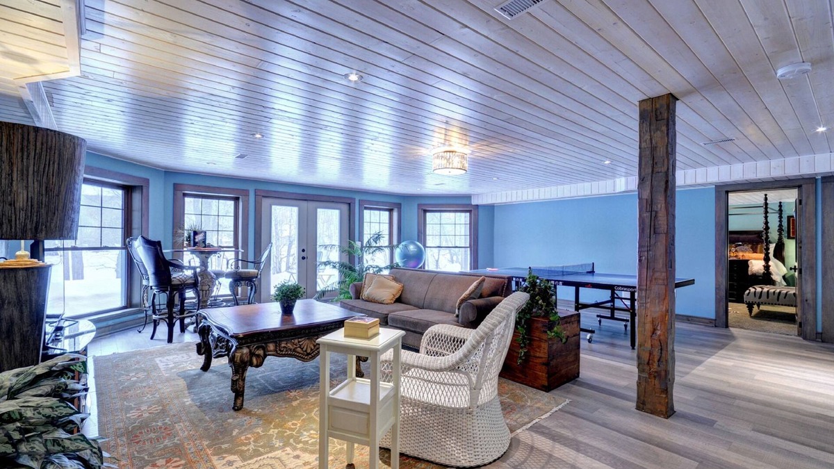 Eagle Lake House | Luxury B&B close to Alqonquin park and Sir Sams ski hill