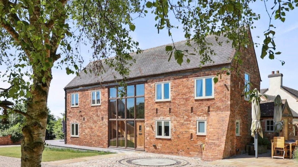 Gotham Cottage | Luxury barn conversion with hot tub (sleeps 10)