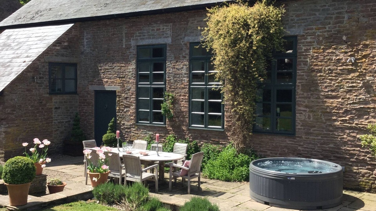 Little Cowarne House | Luxury Barn Conversion sleeps 11 in idyllic Herefordshire countryside