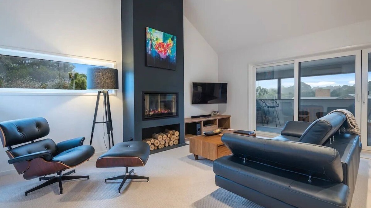 Goldie House | Luxury "barn loft" inspired accommodation within the Macedon Ranges