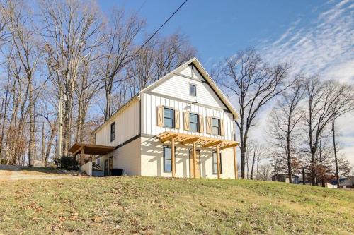 Jefferson City Apartment | Luxury Barndo 2AS EuropeStyle Farm Stay Fresh Eggs